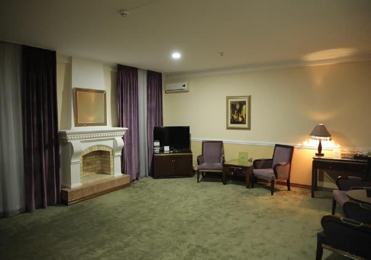 Hotel Bek Tachkent Extérieur photo