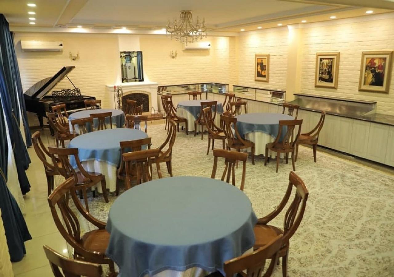Hotel Bek Tachkent Extérieur photo