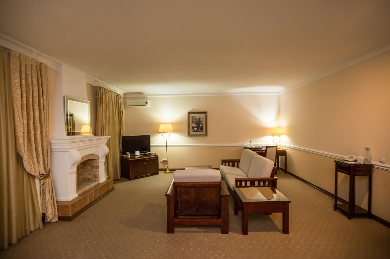 Hotel Bek Tachkent Extérieur photo